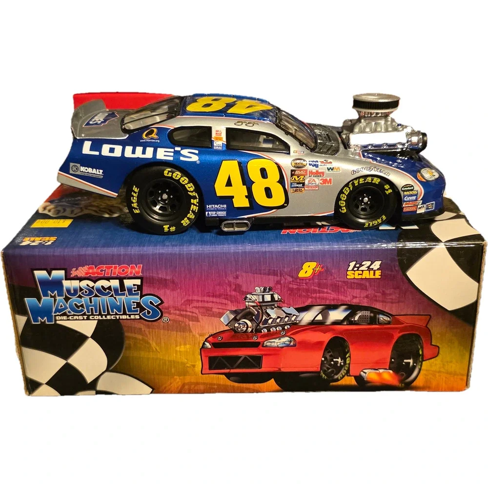 Jimmie Johnson #48 Lowe's 2005 NASCAR Muscle Machines 1/24 Action Diecast Nascar